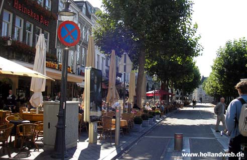 Maastricht - Vrijthof,  Ehemals Friedhof , heute Autofreie Zone 